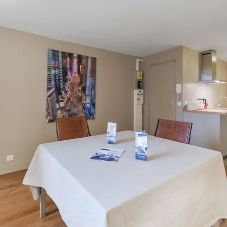 Charming Flat Close To Gare Du Nord At The Heart Of - Welkeys Apartment